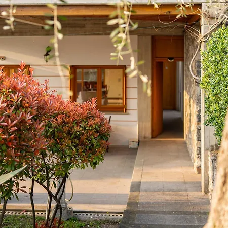 Casa Degli Ulivi بيت للعطل *